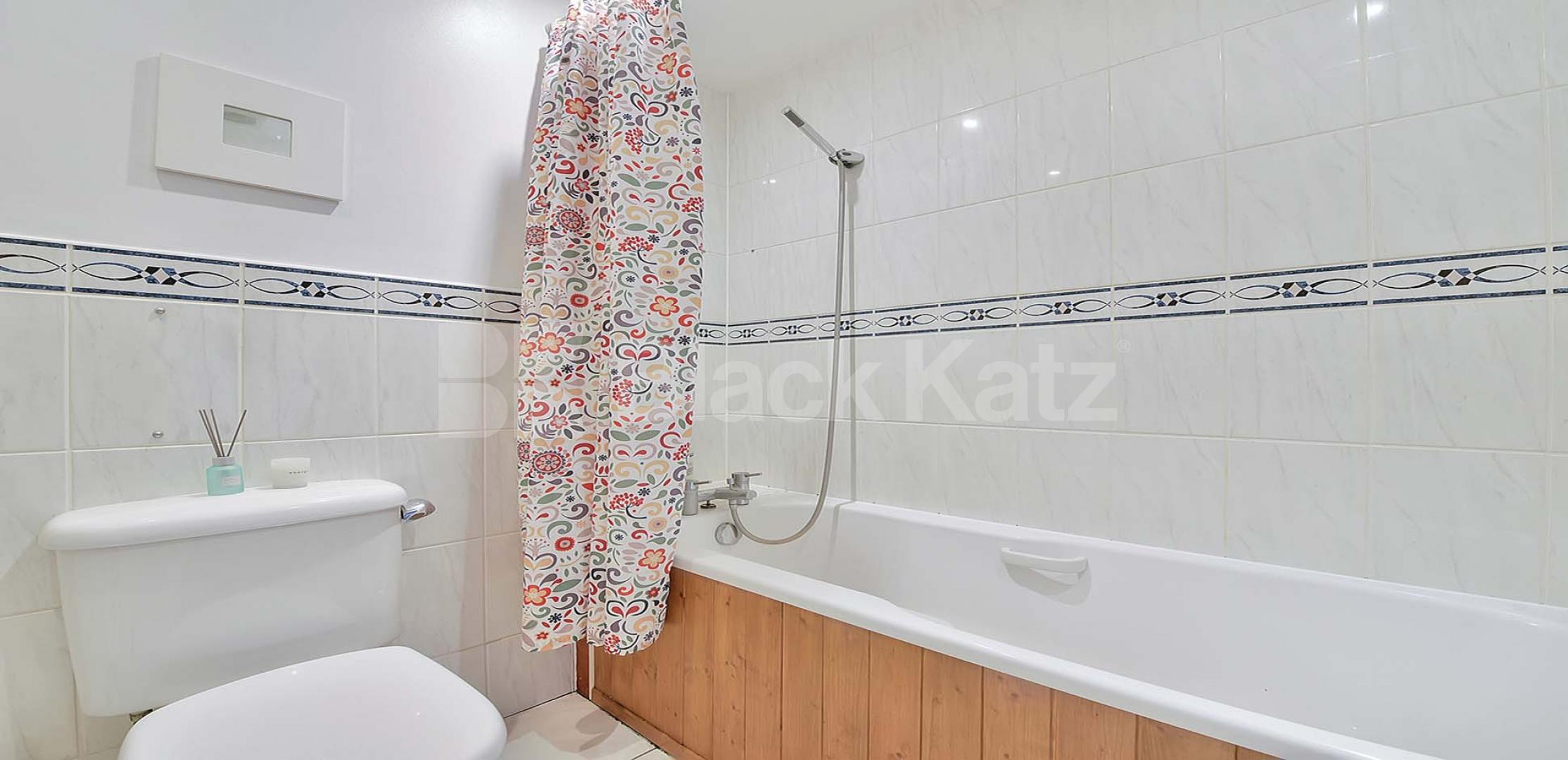 			LET , 2 Bedroom, 1 bath, 1 reception Apartment			 Hunter Court, Herbert Mews, Brixton 